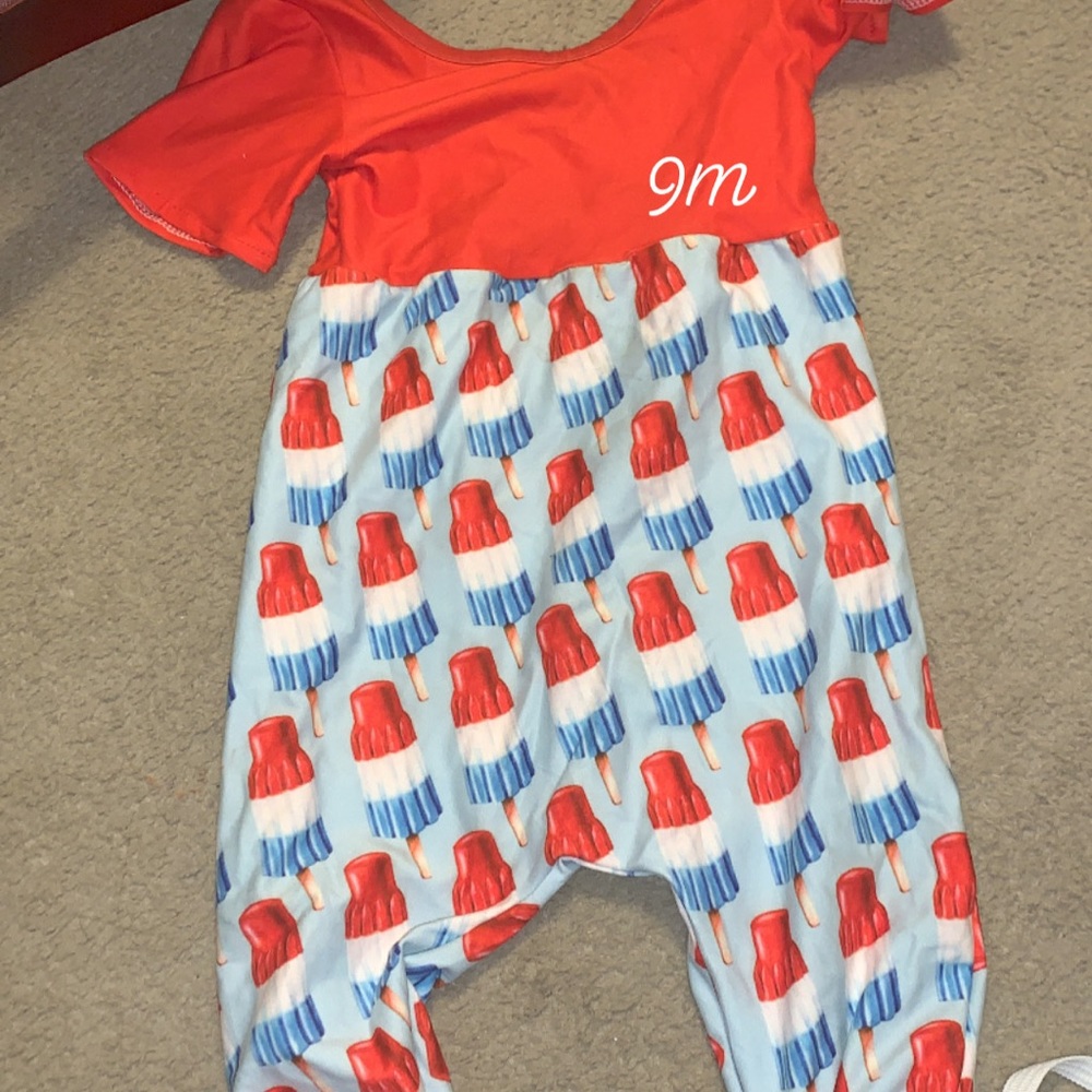 Clothes - Picture 7 of 16